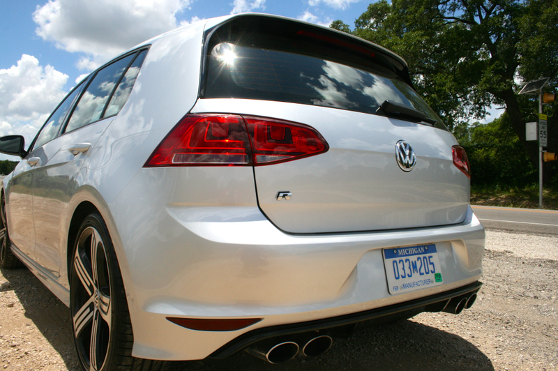 Illustration for article titled The 2015 Volkswagen Golf R Is Good At Everything And Has Fun Doing It